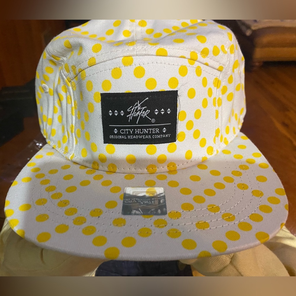 (NWT)CITY HUNTER FIVE PANEL SKATER YELLOW POLKA DOT FLAT BILL LEATHER STRAP(NEW)